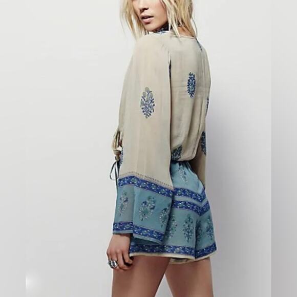FREE PEOPLE Boho Printed Natural Long Sleeve Janpath Romper Shorts  Women’s Sz M - Picture 2 of 16